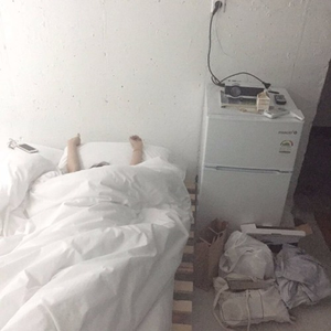 韩国美女互摸对方的乳头视频
